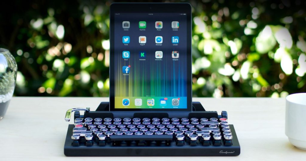 iPad Typewriter Keybord is 