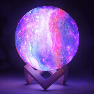 A moon lamp is presented which stands on a wooden tripod leg and shines with purple color tones. The surface of the moon is like a galaxy or a planet which spins around with beautiful groups of gas clouds.